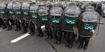 Cruces con la Policía durante la protesta de ATE contra la presencia de Milei en Córdoba (José Gabriel Hernández).