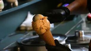 Preparación helado artesanal en Rosario