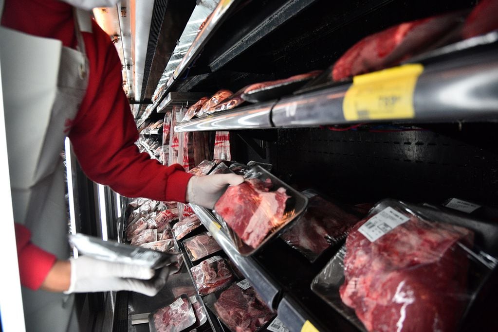 Los cortes de carne en los supermercados mantendrán sus precios hasta el lunes, inclusive. Fotografia por Pedro Castillo