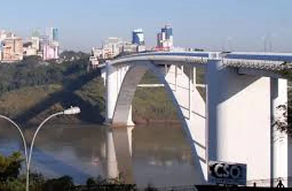 Paraguay y Brasil negocian un protocolo para la apertura de del puente.