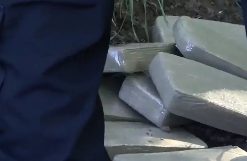 Arrojaron paquetes de droga tras una persecución