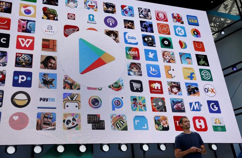 Sameer Samat, vice president of product management, Android and Google Play, speaks on stage during the annual Google I/O developers conference in San Jose, California, U.S., May 17, 2017. REUTERS/Stephen Lam eeuu california Sameer Samat conferencia de desarrolladores de google conferencia I/O 2017