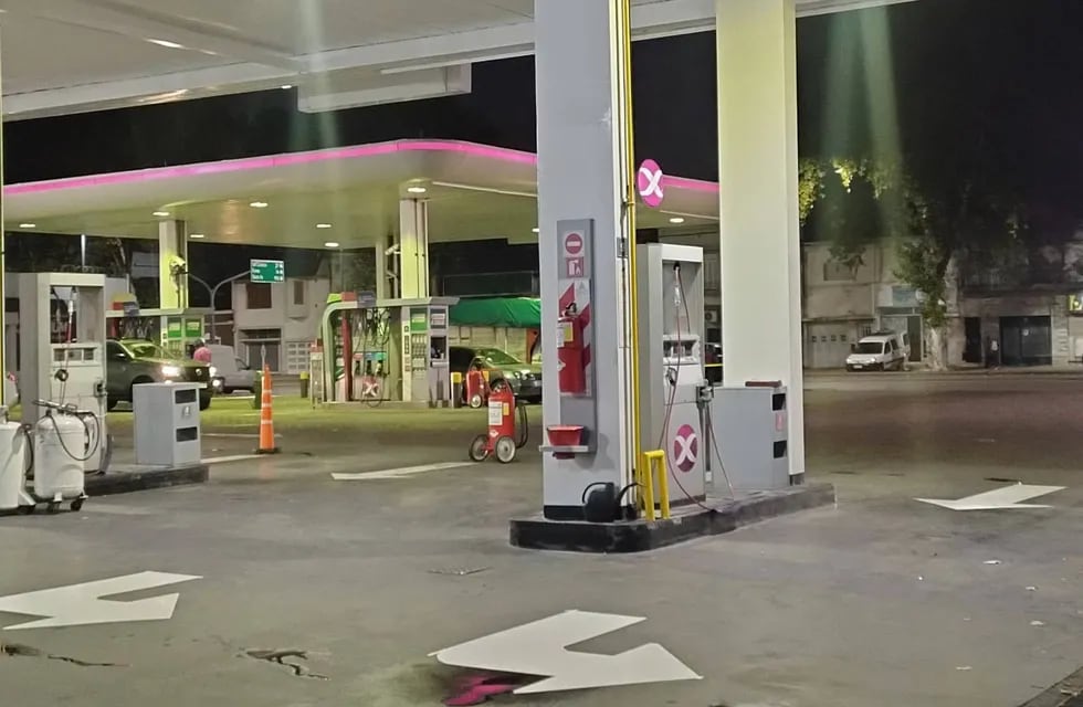 Las estaciones de servicio de Rosario dejaron de vender gas natural comprimido (GNC) por una resolución de Litoral Gas. La playa de Avellaneda y Pellegrini amaneció sin actividad el miércoles 29 de mayo de 2024.