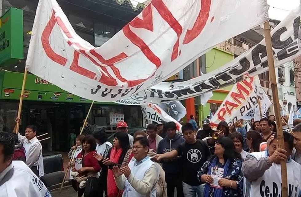Marcha de docentes de nivel medio, en Jujuy