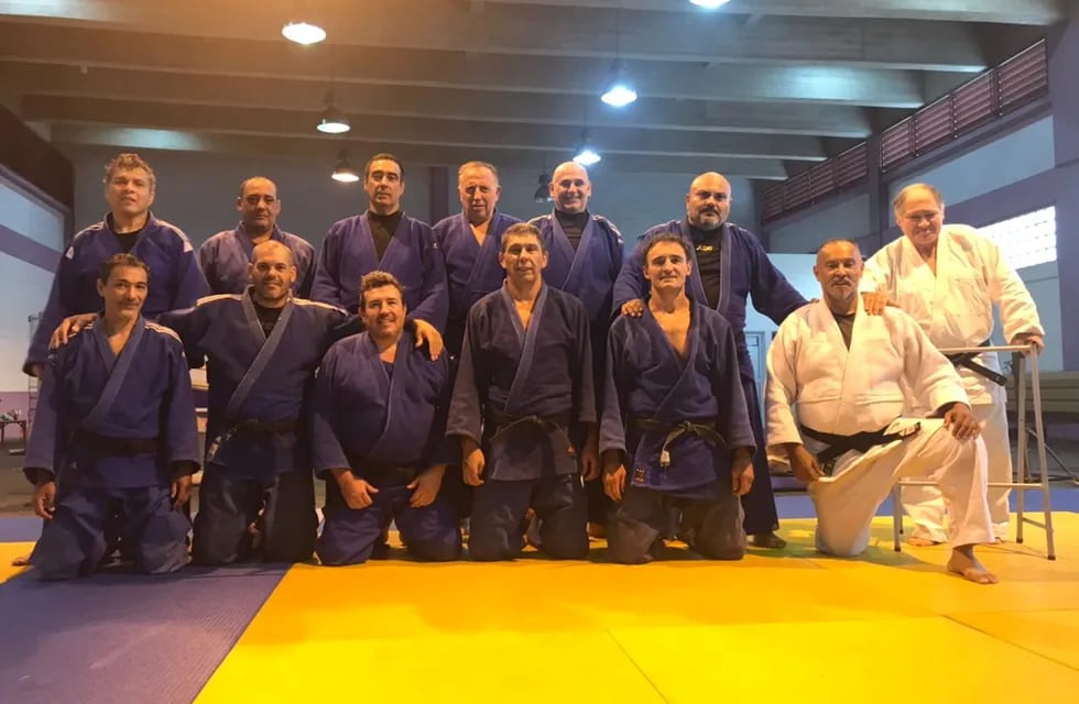 Veteranos judokas en competencia, en el entrenamiento en el Kempes.