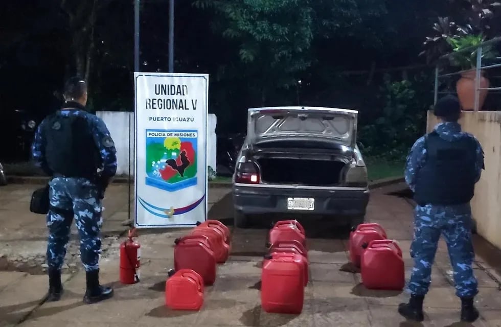 Retienen un auto con tanque modificado y repleto de bidones con combustible en Puerto Iguazú