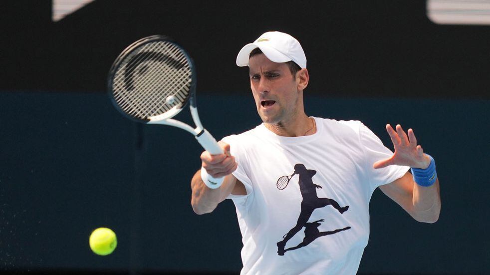 Novak Djokovic fue incluido en el sorteo del cuadro principal del Australian Open. (AP)