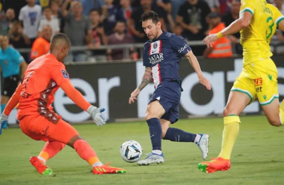 Lionel Messi abriendo la goleado del PSG