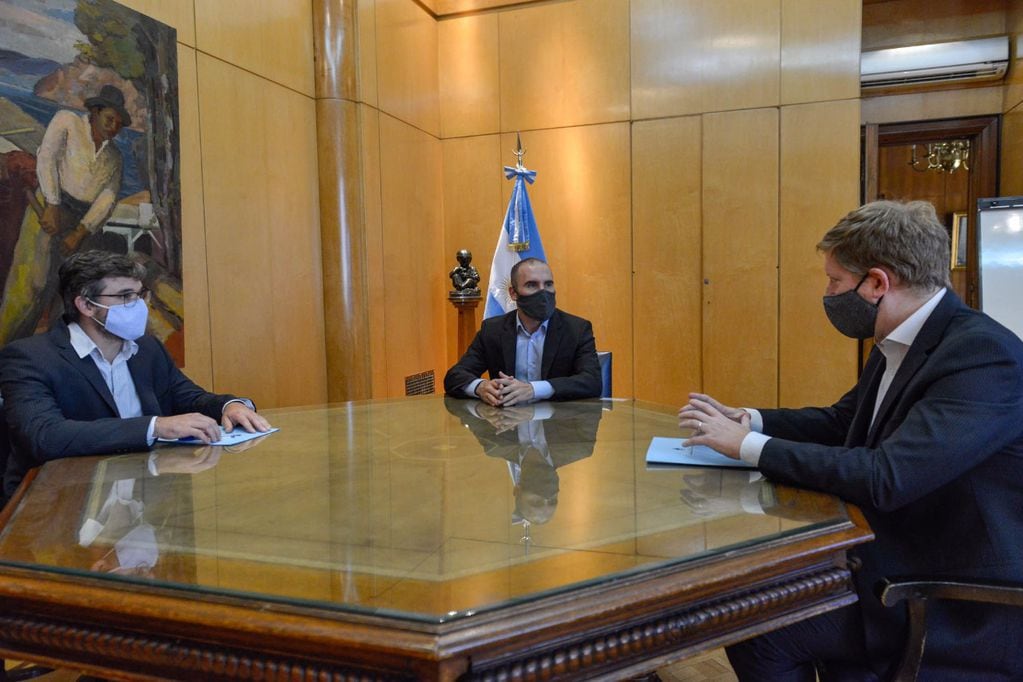 El ministro de Economía, Martín Guzmán, con Fernando Morra y Mariano Sardi.