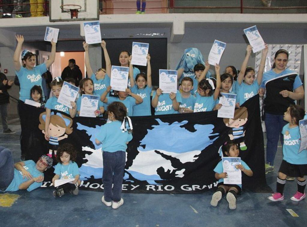 Los niños del Club CIMAH de festejo