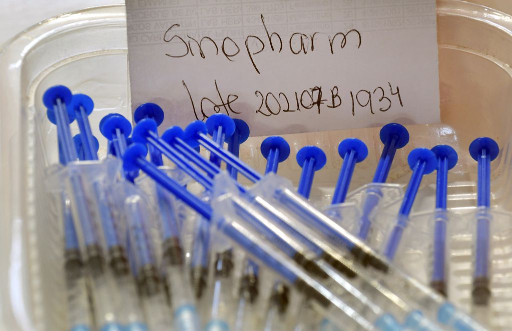 Comienzan a aplicar la dosis adicional a los mayores de 50 años inoculados con Sinopharm. (Foto: Orlando Pelichotti)
