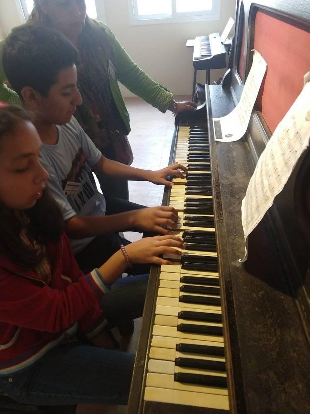 Nuevos talentos se forman en el viejo piano de la Escuela Superior de Música de Jujuy.