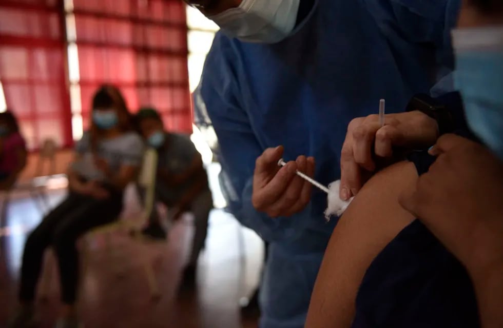 Comenzó la vacunación a estudiantes en las escuelas de Córdoba. (Ramiro Pereyra/ La Voz)