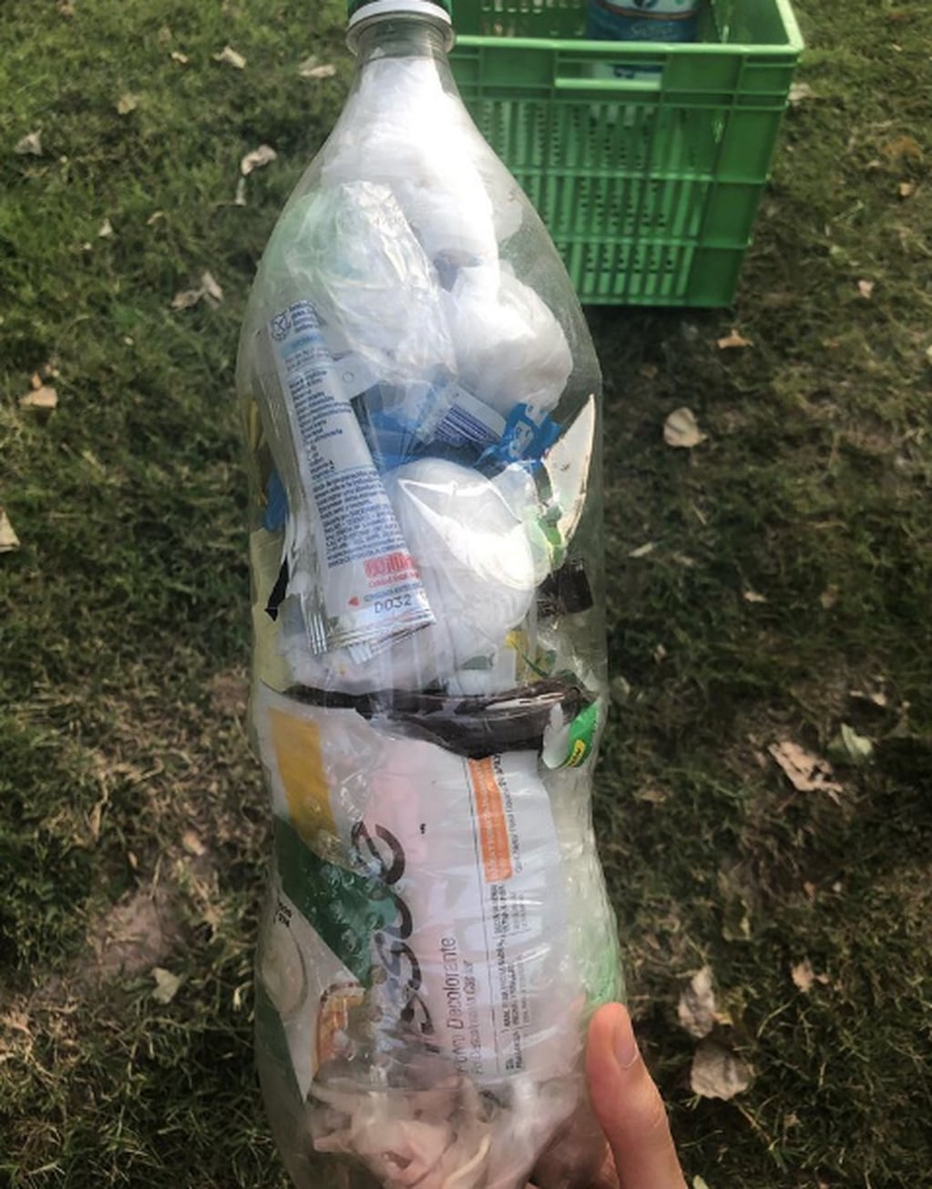 Siete jóvenes inician una campaña para reciclar plástico