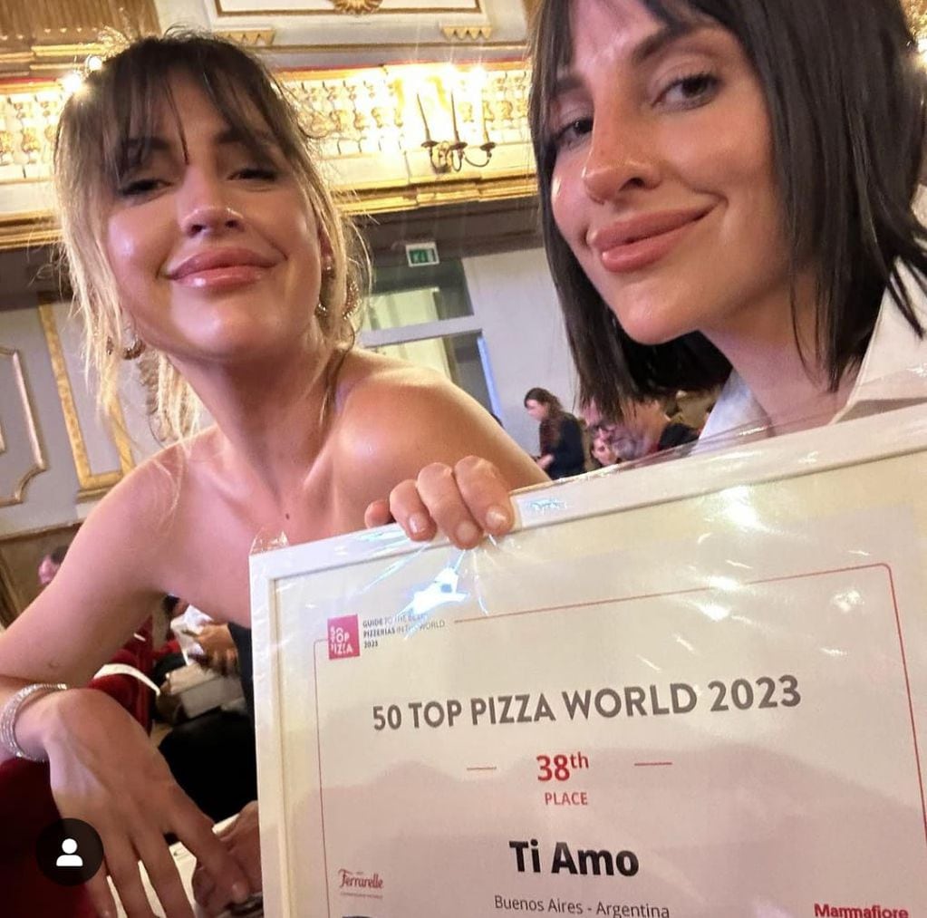 Carola y Victoria dueñas de la Pizzería Ti Amo
