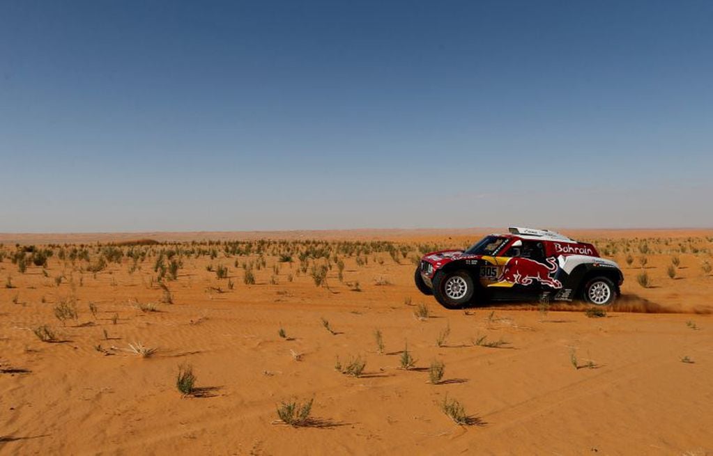Carlos Sainz y Lucas Cruz, en los kilómetros finales de la primera semana del Dakar 2020.