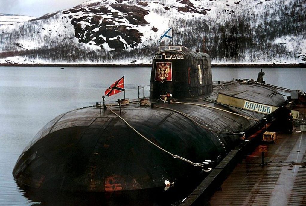 RUS07 VIDYAYEVO (RUSIA) 12/08/2014.- Imagen de archivo sin fechar que muestra el submarino ruso "Kursk" atracado en la base de Vidyayevo (Rusia). (EFE)