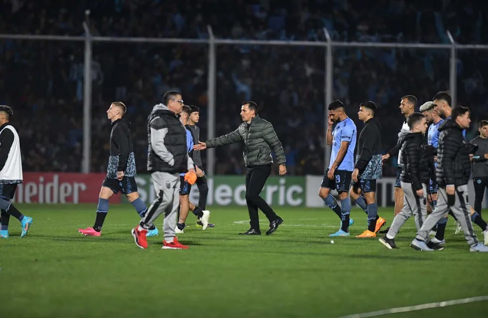 Guillermo Farré busca explicaciones en lo que fue la segunda derrota consecutiva de Belgrano (Facundo Luque / La Voz).