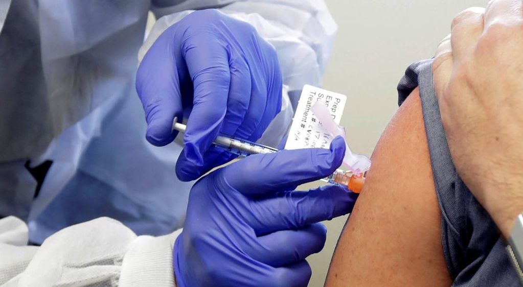Estados Unidos aceptará viajeros que cuenten con alguna vacuna aprobada por la OMS (AP)