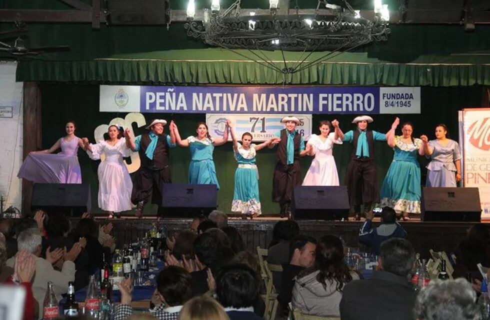 Peña Martín Fierro en plena celebración (Web).