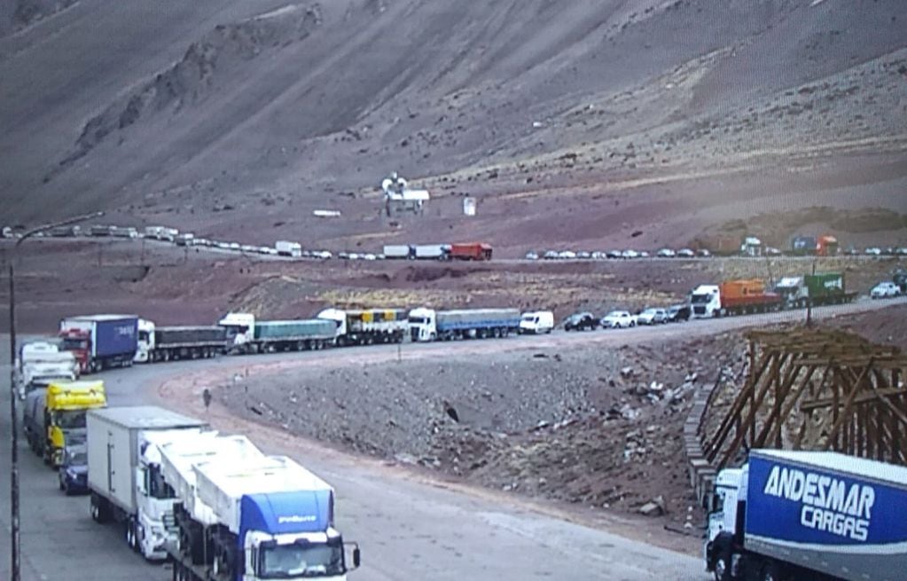 Hubo demoras, malestar y filas para cruzar a Chile (Gendarmería)
