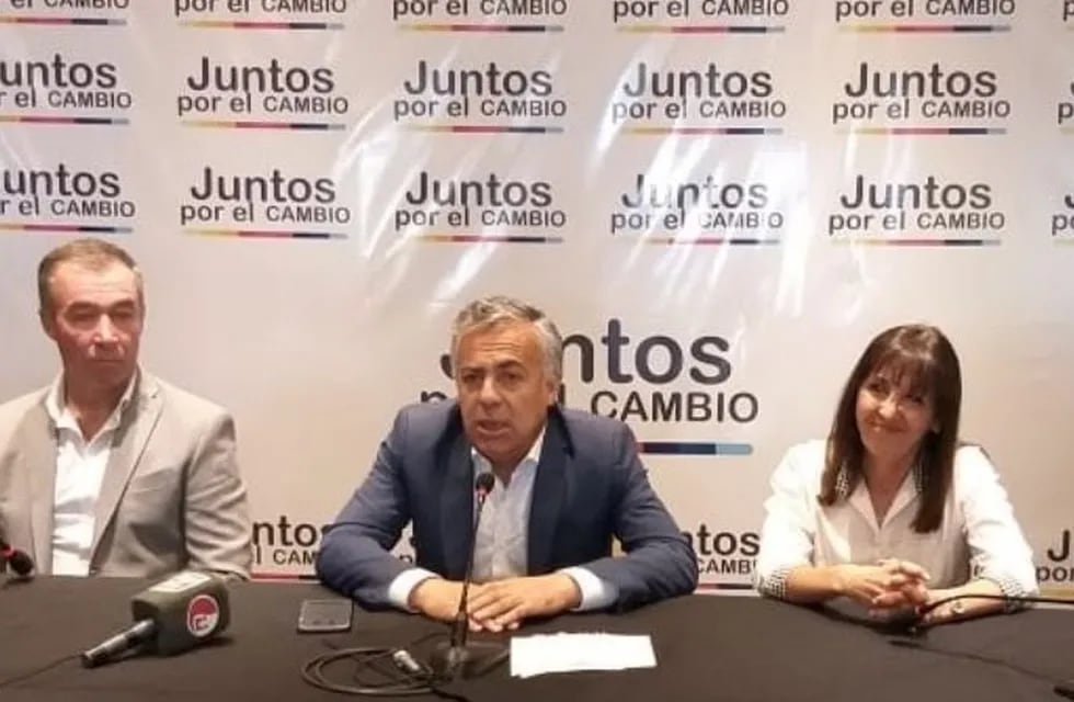 Alfredo Cornejo participó de una conferencia de prensa junto a referentes y candidatos de Juntos por el Cambio en San Juan.