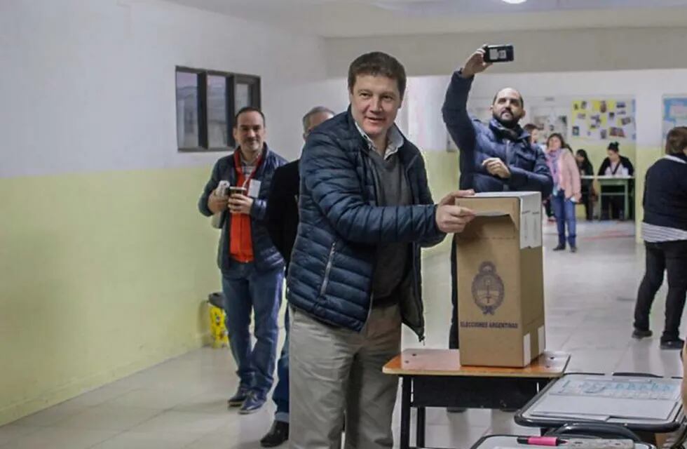 Gustavo Melella emite su voto