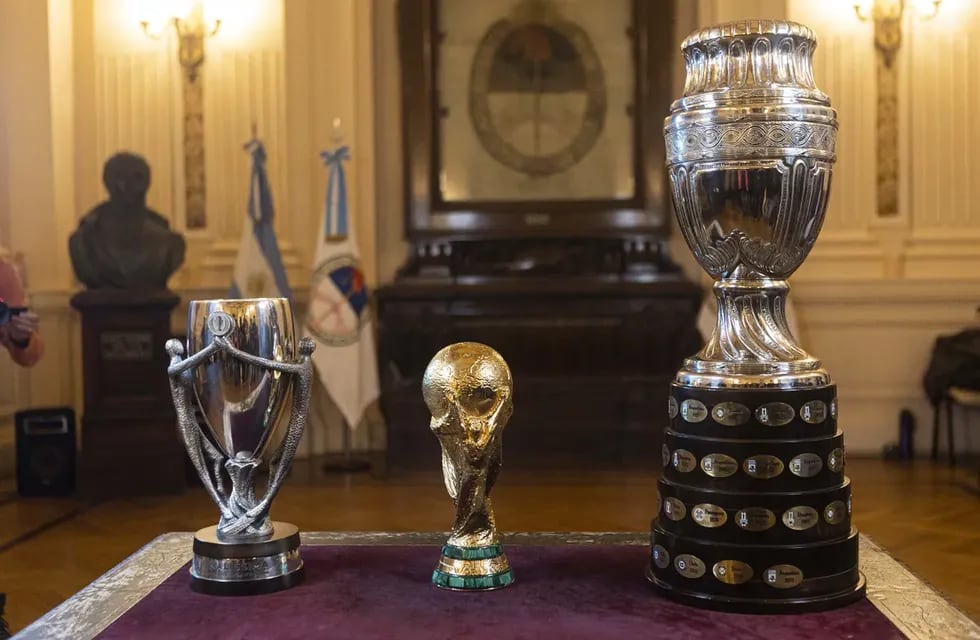 La Finalíssima, la preciada Copa del Mundo FIFA y la Copa América, en su primera escala en Jujuy: el Salón de la Bandera.