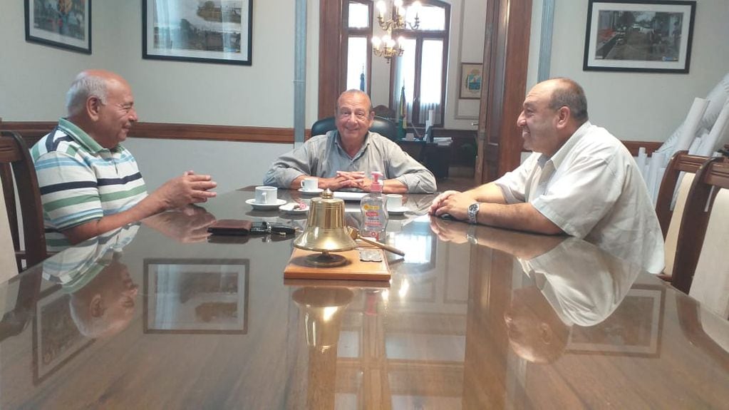 El intendente Carlos Sánchez mantuvo una reunión con representantes del Centro de Formación Laboral de Tres Arroyos