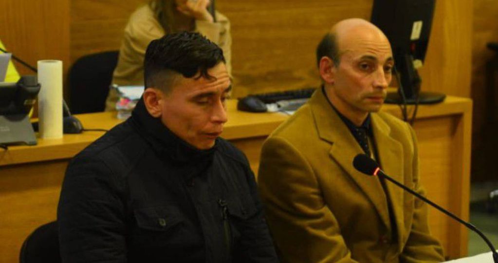 Hugo Albarracín (campera negra) fue condenado a la pena de prisión perpetua por haber asesinado a Agustina Serenari durante un asalto callejero en Córdoba en 2021. (Nicolás Bravo)
