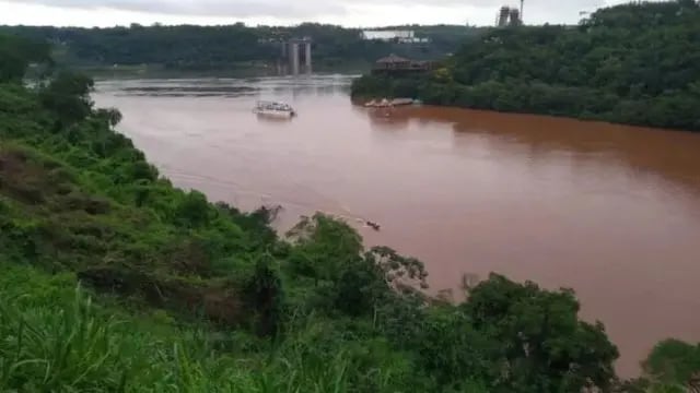 Buscan a un hombre que cayó a las aguas del rio Iguazú