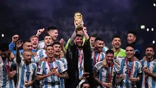 Selección Argentina con la Copa del Mundo