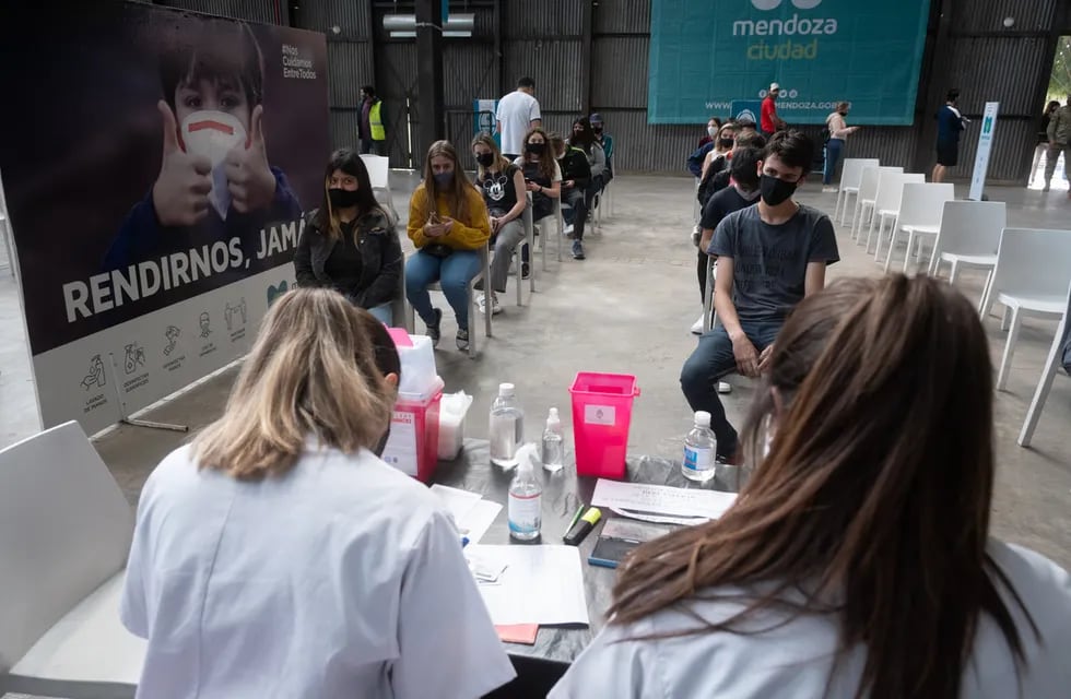 A partir del martes 16, la Nave Cultural dejará de ser un centro de vacunación en la ciudad de Mendoza. Ignacio Blanco/Los Andes