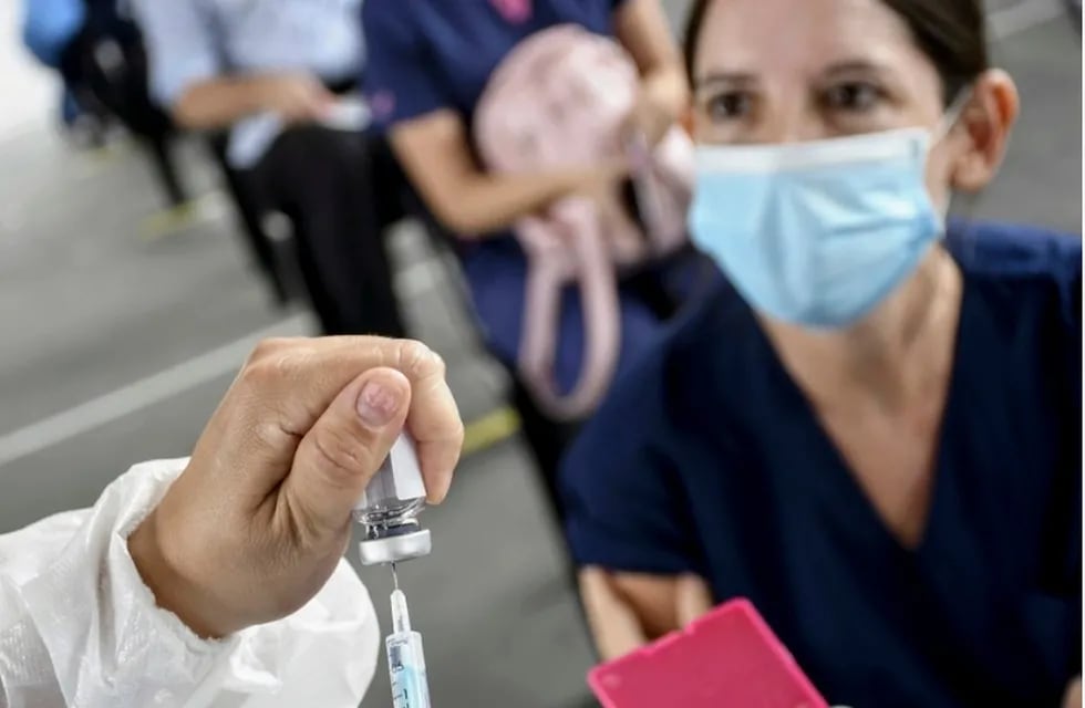 Vacunación a personal de salud
