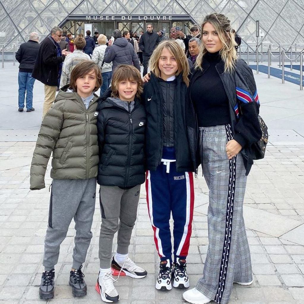 Wanda Nara junto a Valentino, de 10 años;, Constantino, de 8; y Benedicto, de 7, los tres hijos que tuvo con Maxi López (Foto: Instagram)