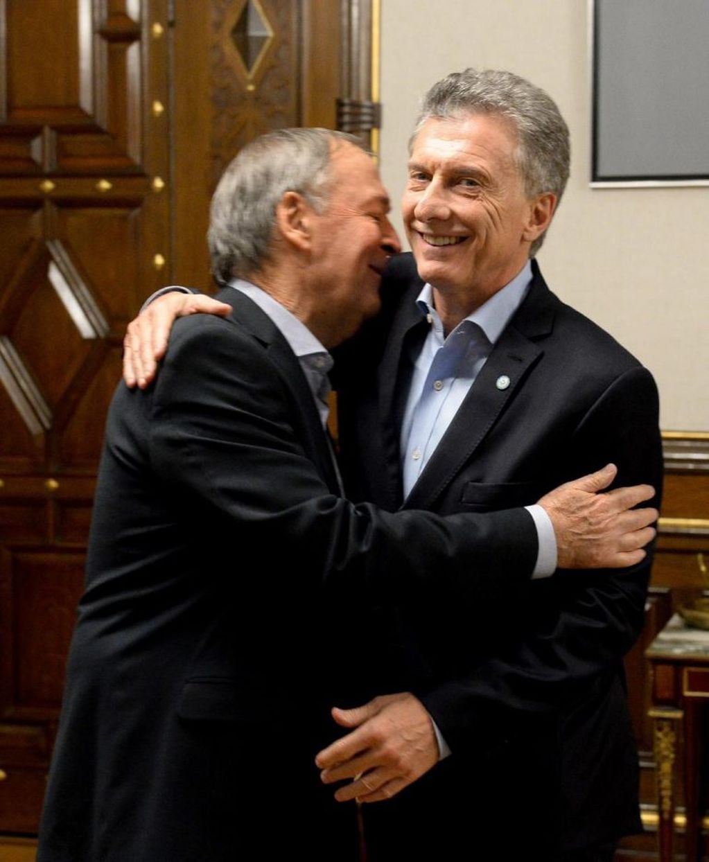El saludo entre Schiaretti y Macri. (Presidencia)