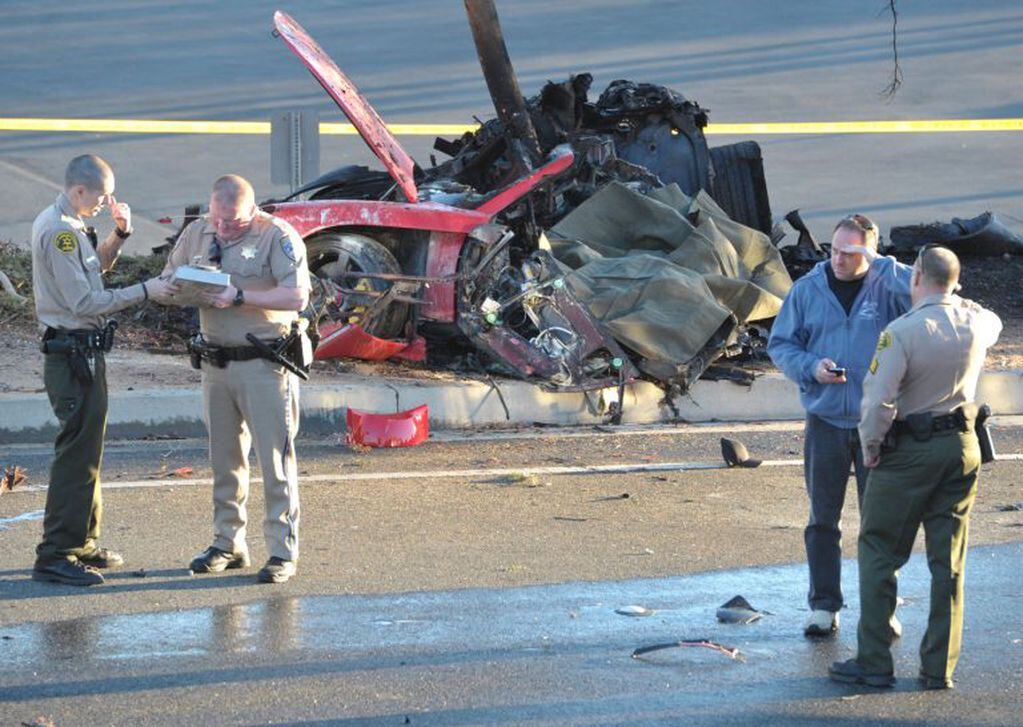 El auto, luego del accidente en el que viajaban Paul Walker y su amigo Roger Rodas.