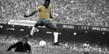 El Rey Pelé, el único futbolista que ha levantado tres veces la Copa del Mundo