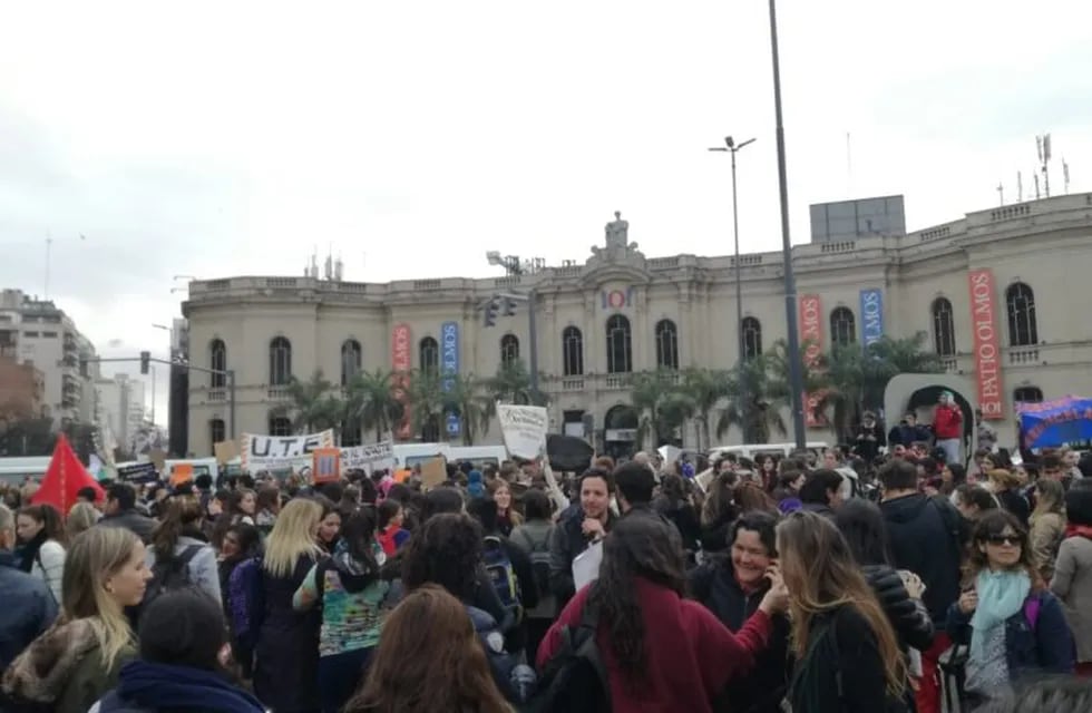 Marcha de la Universidad Nacional de Córdoba en defensa de la universidad pública.