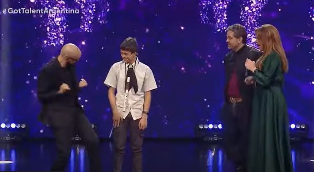 Abel Pintos le pidió a Nahuel que festeje al estilo cancha su pase de ronda en Got Talent Argnetina.