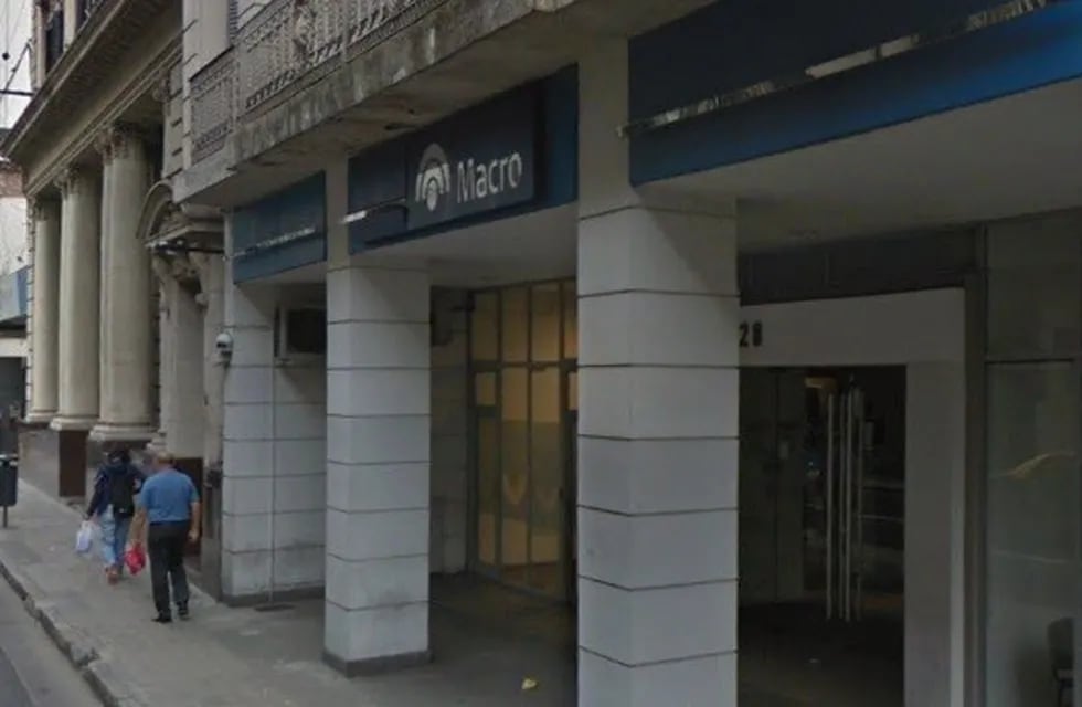 Banco Macro de San Lorenzo y Entre Ríos de Rosario. (Street View)