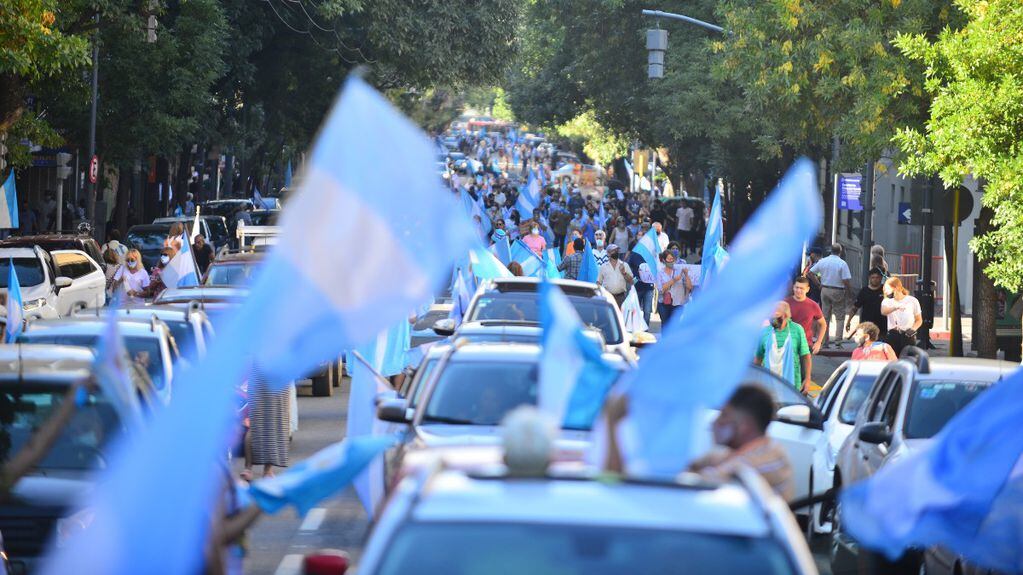 Cientos de personas salieron a la calle, en Córdoba.