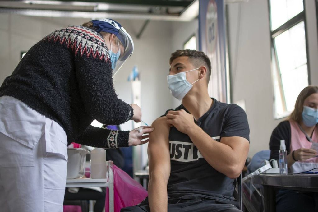 El Ministerio de Salud de Santa Fe informó que 2.375.646 personas recibieron al menos la primera dosis de la vacuna contra el coronavirus.
