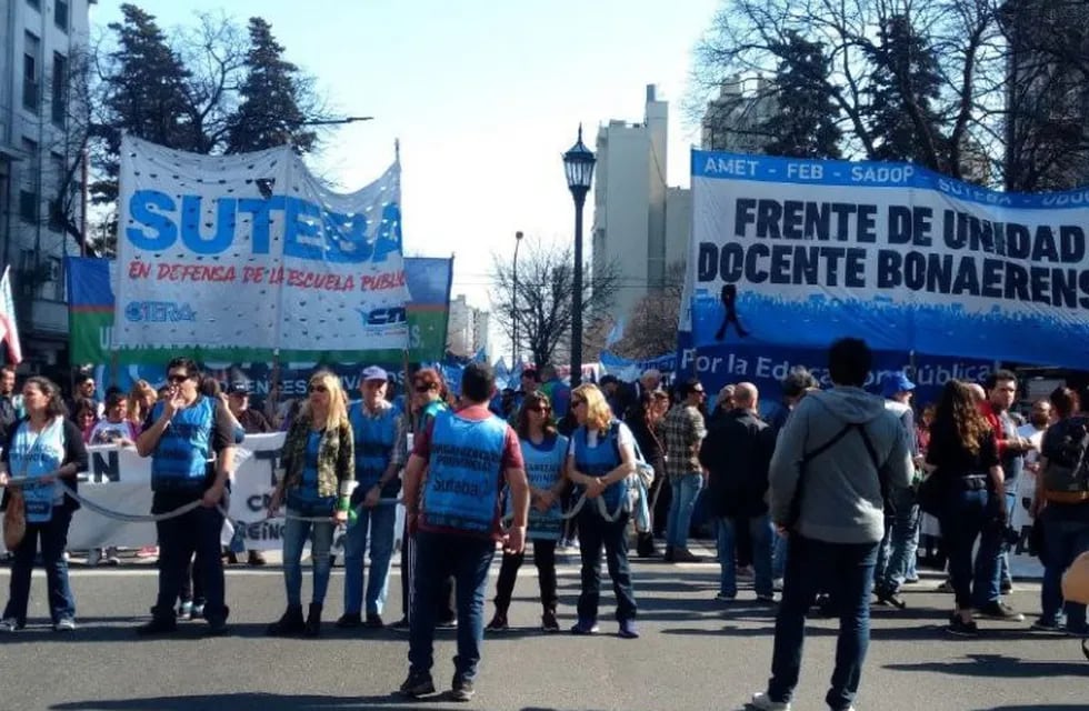 Marcha docente en La Plata.