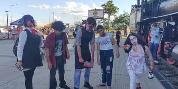 “Zombie Walk” en Posadas: jóvenes y adultos salieron a las calles a celebrar Halloween
