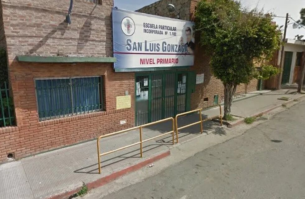 La escuela que amaneció cerrada por un caso de meningitis. (Street View)