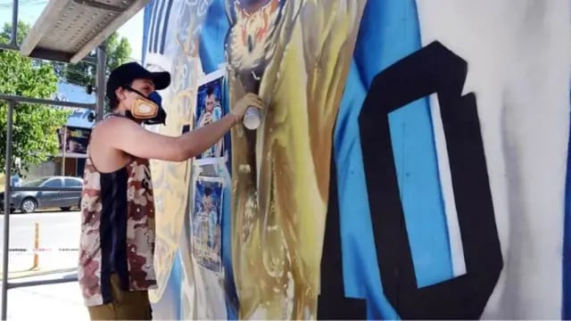 Rodrigo Muñoz, el artista de Neuquén que le rinde homenaje a Messi con murales.
