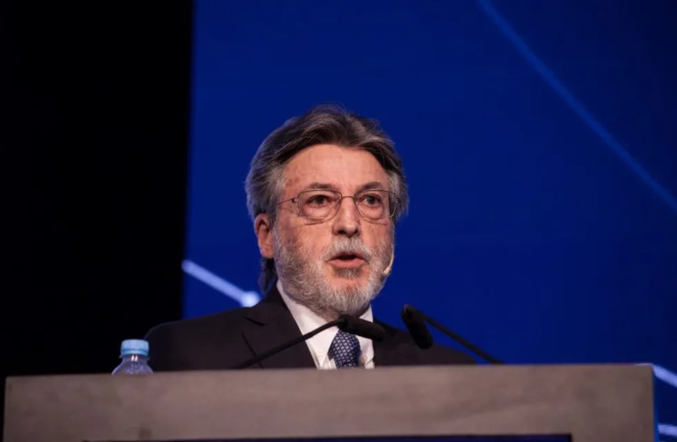 Alberto Abad, executive director of Argentina Federal Administration of Public Revenues (AFIP), speaks during the Argentine Industrial Union (UIA) conference in Buenos Aires, Argentina, on Monday, Nov. 27, 2017. The conference will revolve around the changes and challenges proposed by the fourth industrial revolution and debate the best strategies to face a productive future. Photographer: Erica Canepa/Bloomberg buenos aires Alberto Abad conferencia industrial argentina jornadas organizadas por la union industrial argentina encuentro reunion en el parque norte