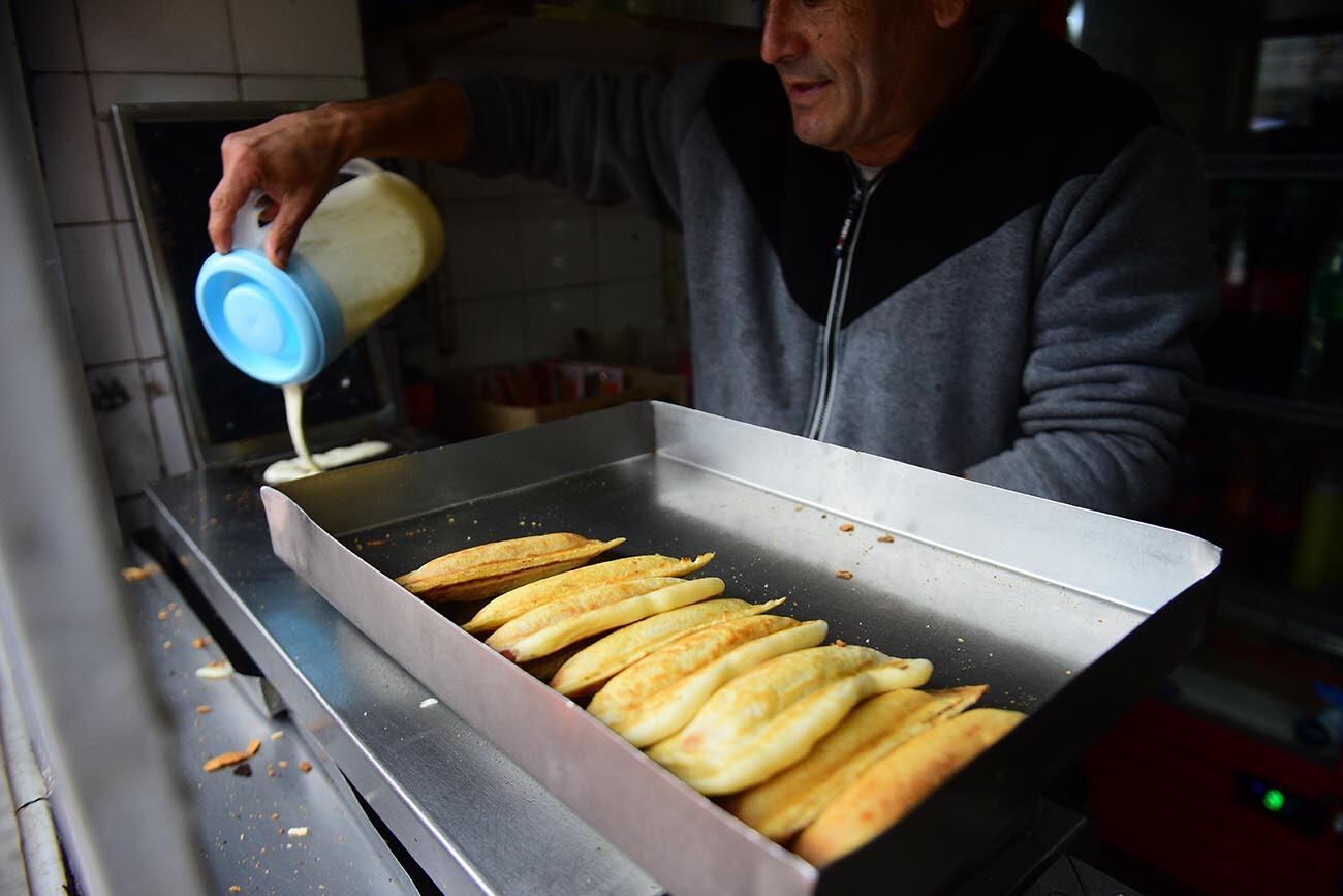 La masa del pancho electrónico es idéntica a la del panqueque. (José Gabriel Hernández / La Voz)