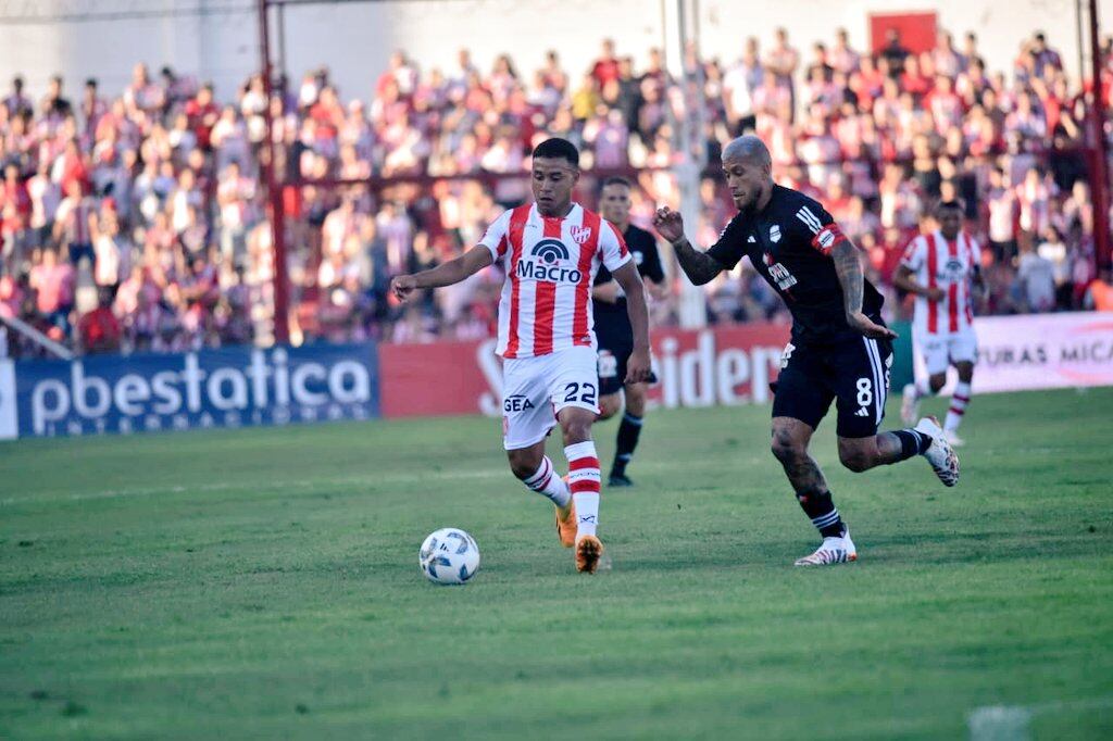 Damián Puebla, enganche de 21 años que juega en Instituto. (La Voz).